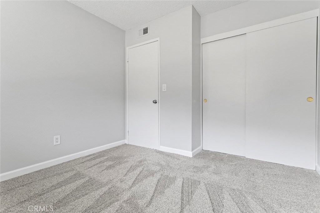 5122 5124 E Almond Avenue