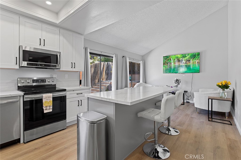 5122 5124 E Almond Avenue