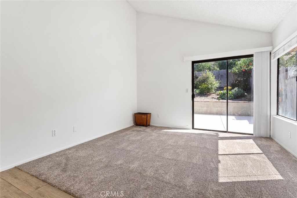 5122 5124 E Almond Avenue