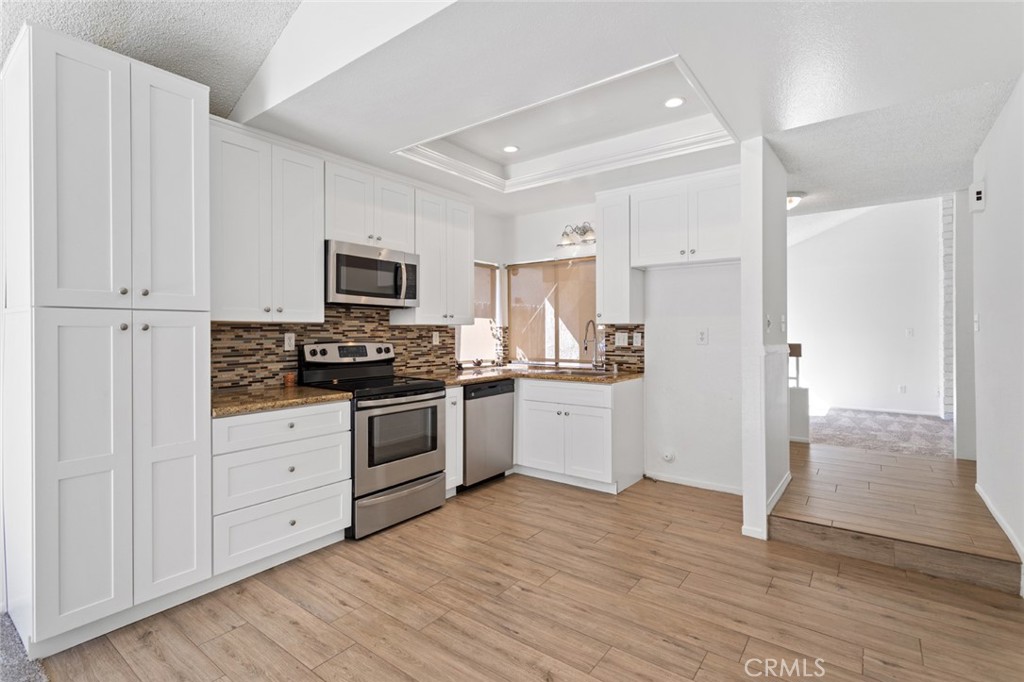 5122 5124 E Almond Avenue