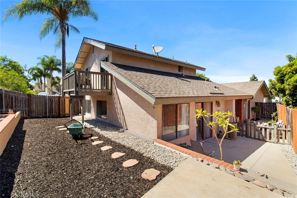 5122 5124 E Almond Avenue