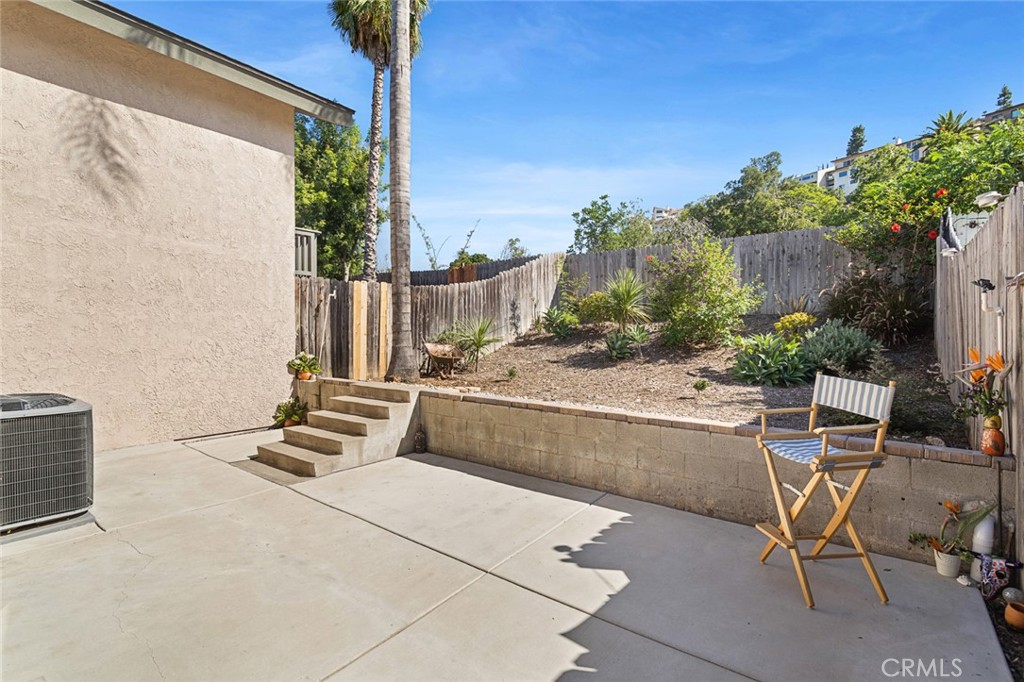 5122 5124 E Almond Avenue