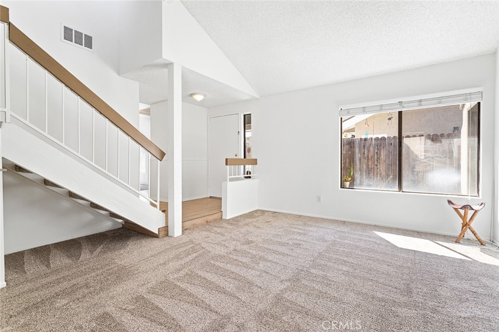 5122 5124 E Almond Avenue