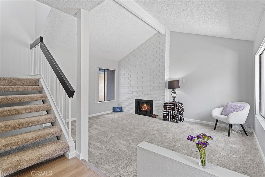 5122 5124 E Almond Avenue