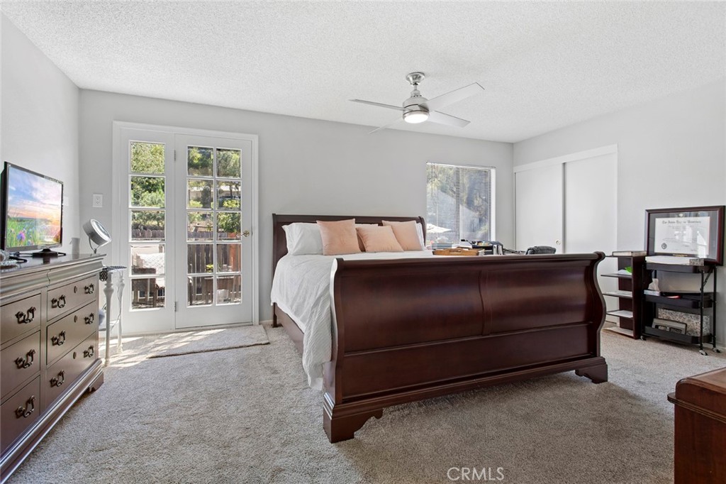 5122 5124 E Almond Avenue