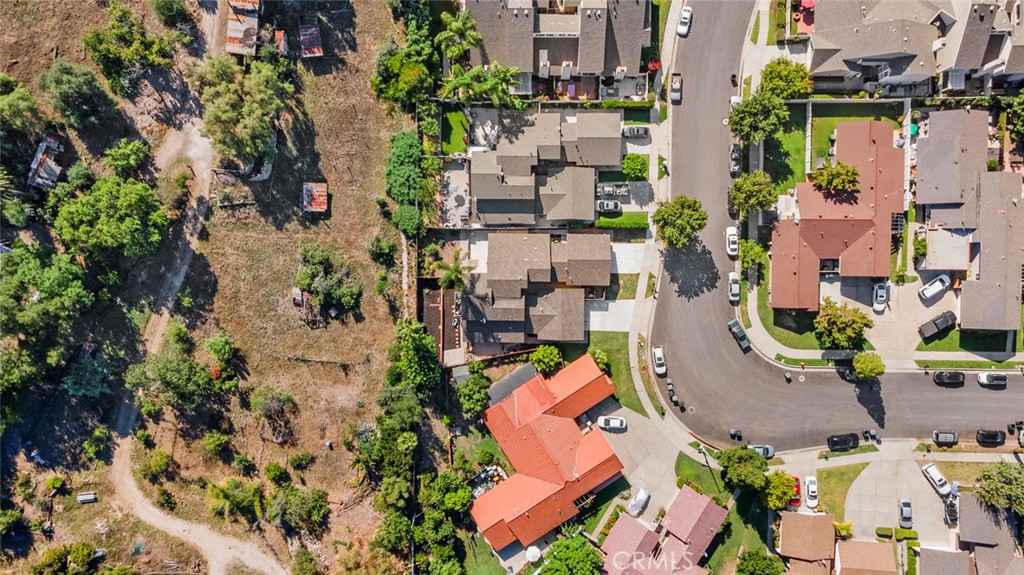 5122 5124 E Almond Avenue