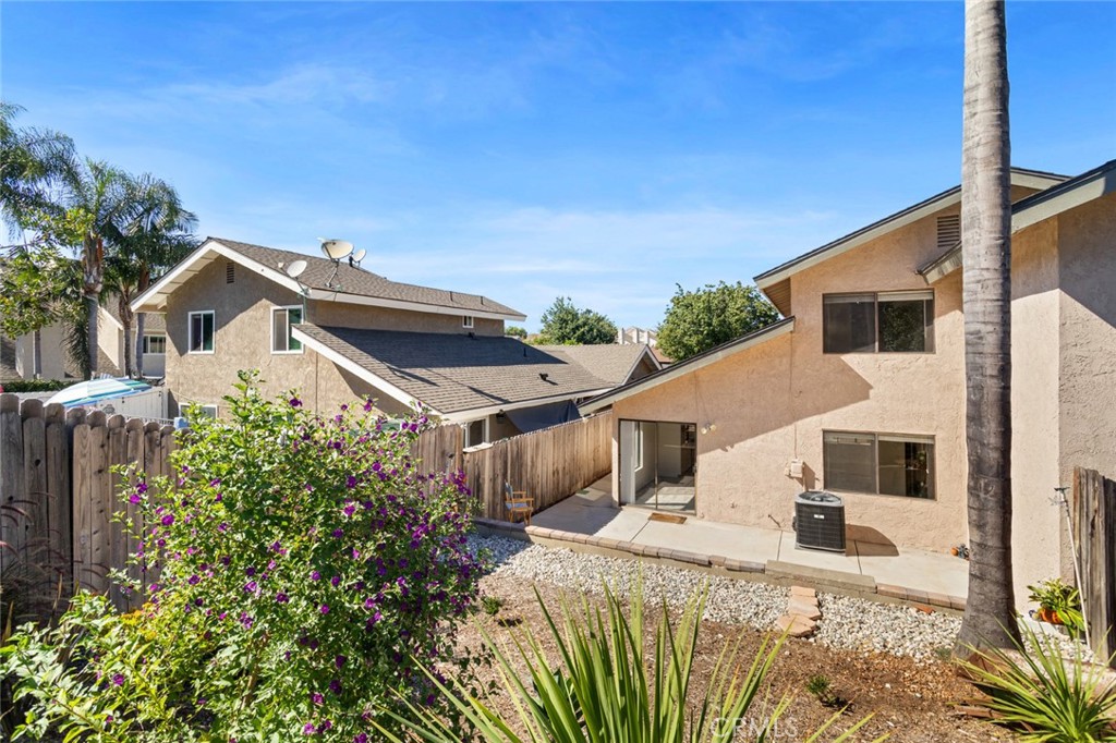 5122 5124 E Almond Avenue