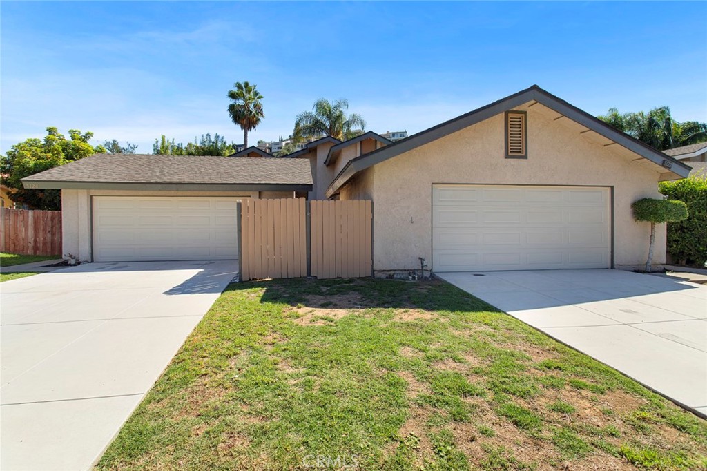 5122 5124 E Almond Avenue