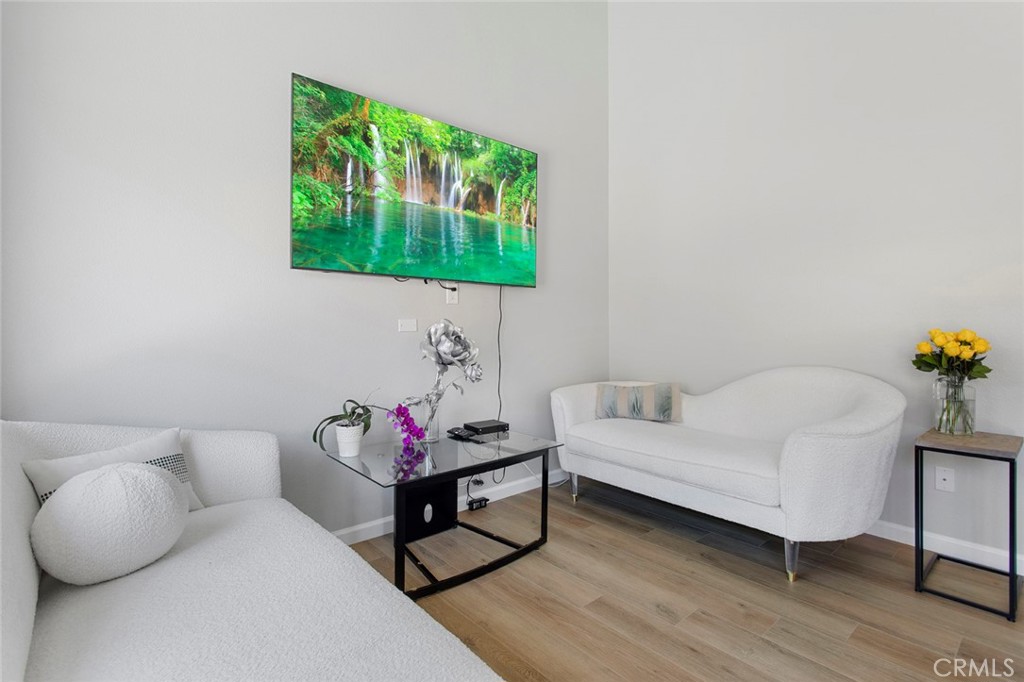 5122 5124 E Almond Avenue