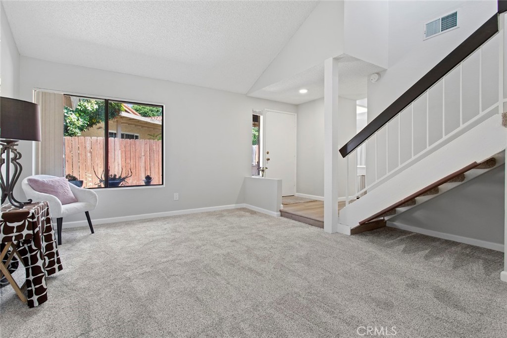 5122 5124 E Almond Avenue