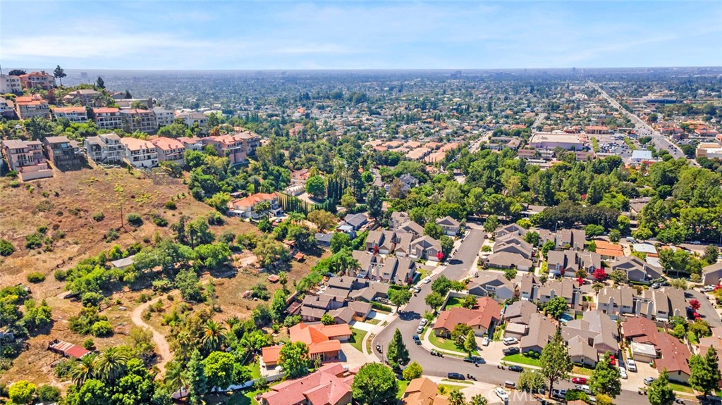 5122 5124 E Almond Avenue