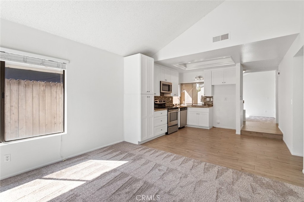 5122 5124 E Almond Avenue