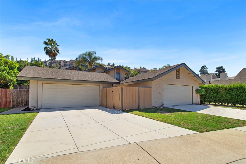 5122 5124 E Almond Avenue