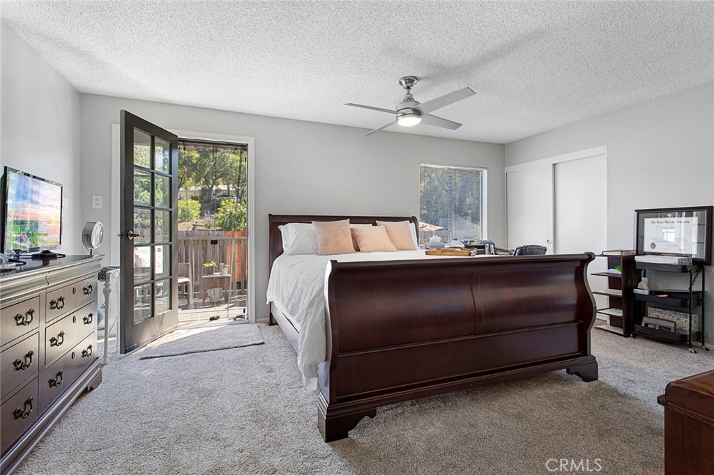 5122 5124 E Almond Avenue