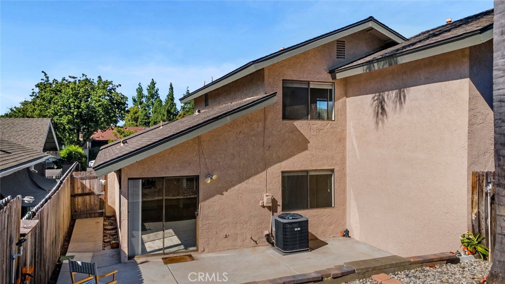 5122 5124 E Almond Avenue