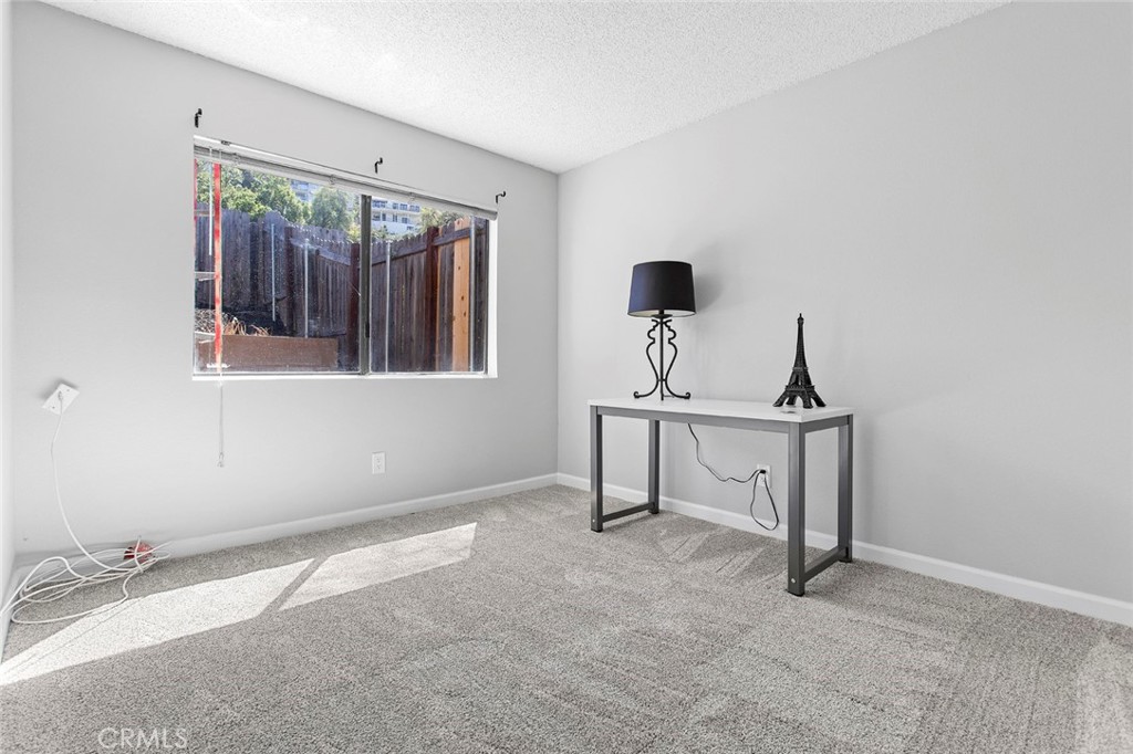 5122 5124 E Almond Avenue