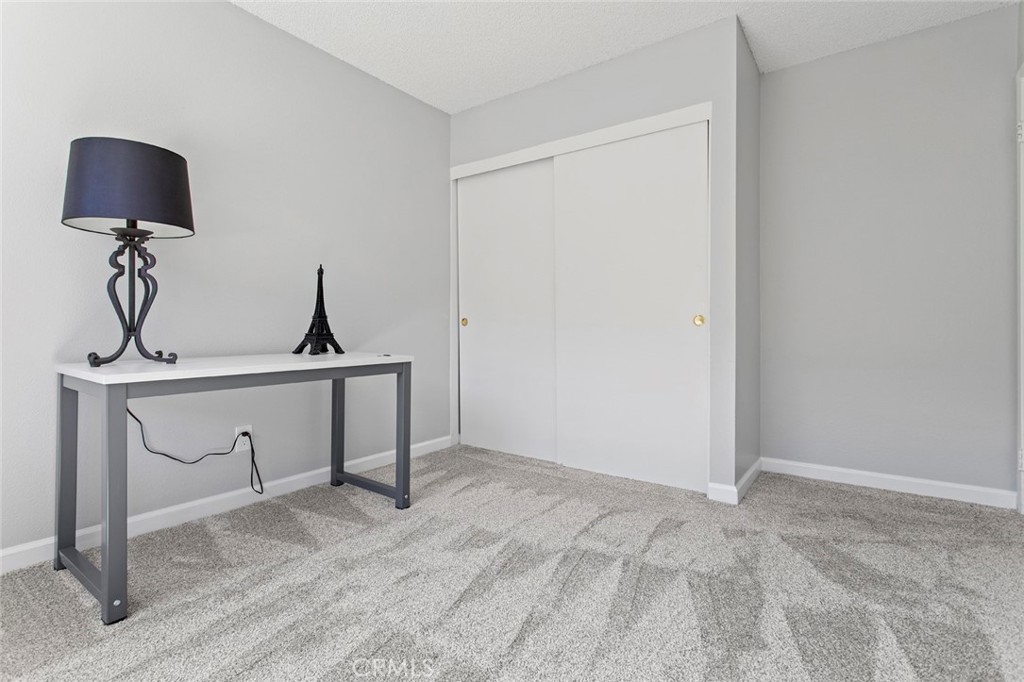 5122 5124 E Almond Avenue