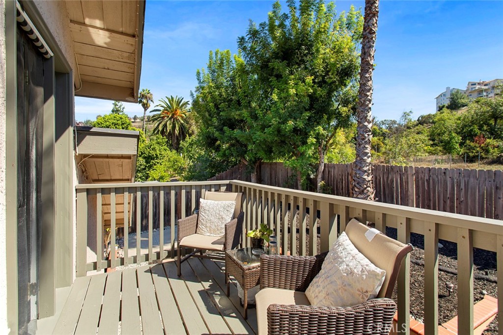 5122 5124 E Almond Avenue