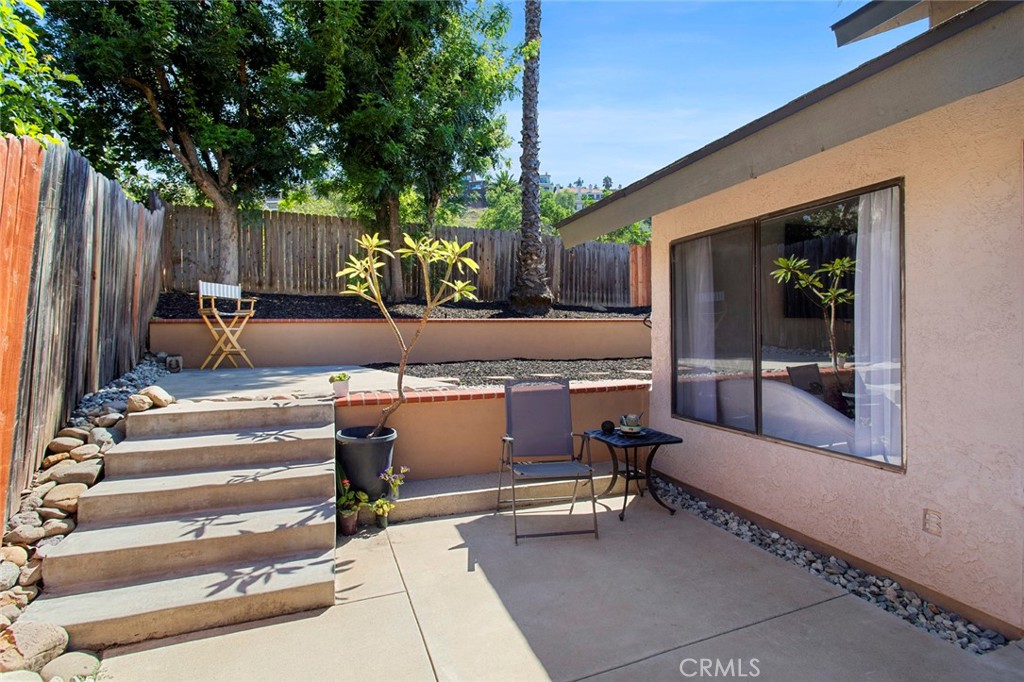 5122 5124 E Almond Avenue