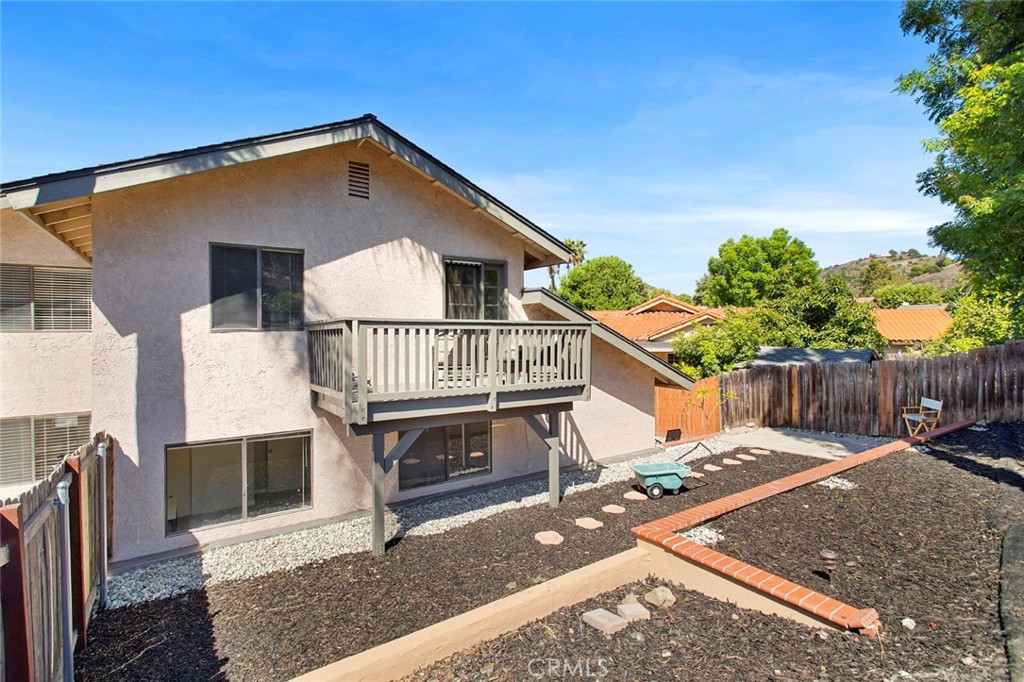 5122 5124 E Almond Avenue