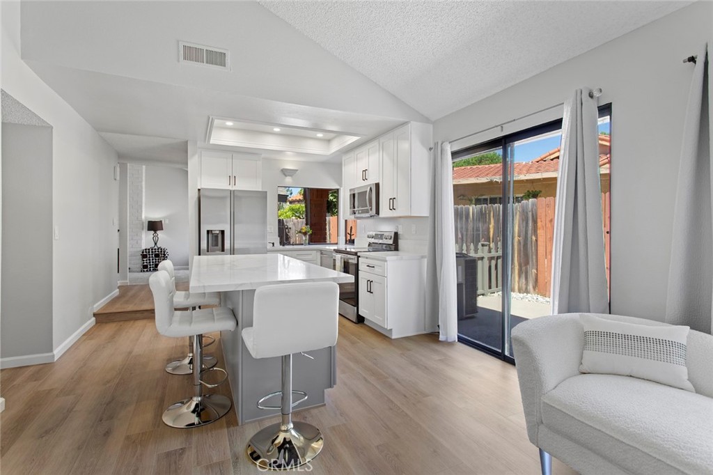 5122 5124 E Almond Avenue