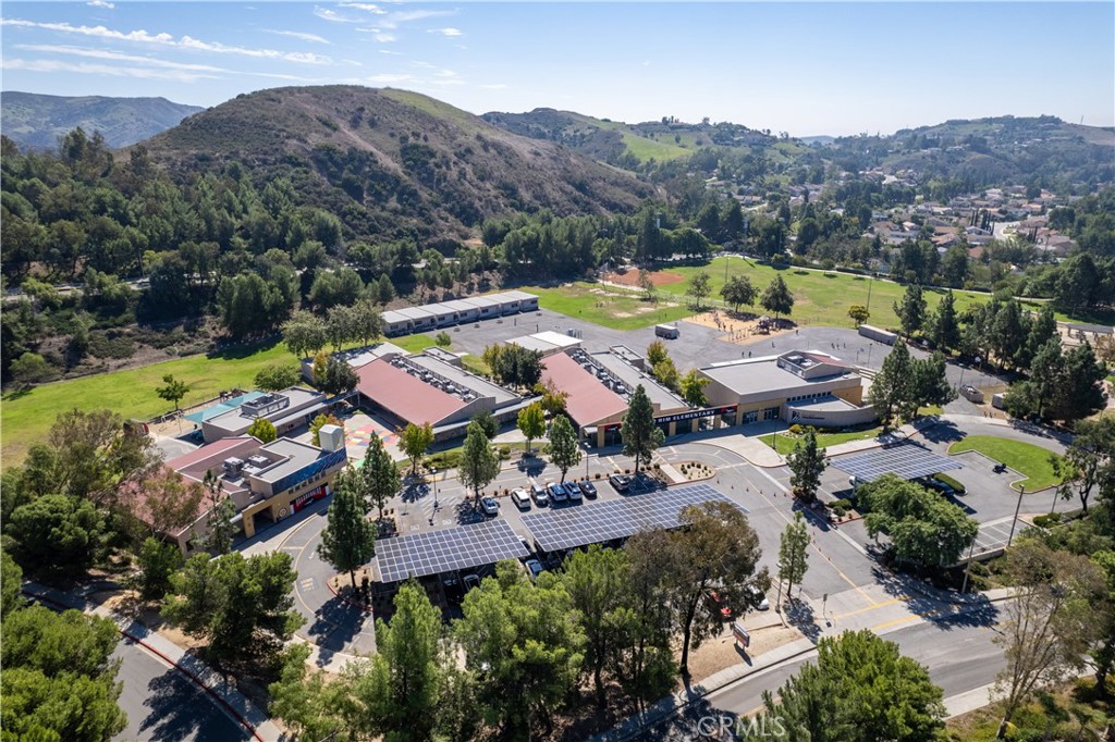 8035 E Treeview Court