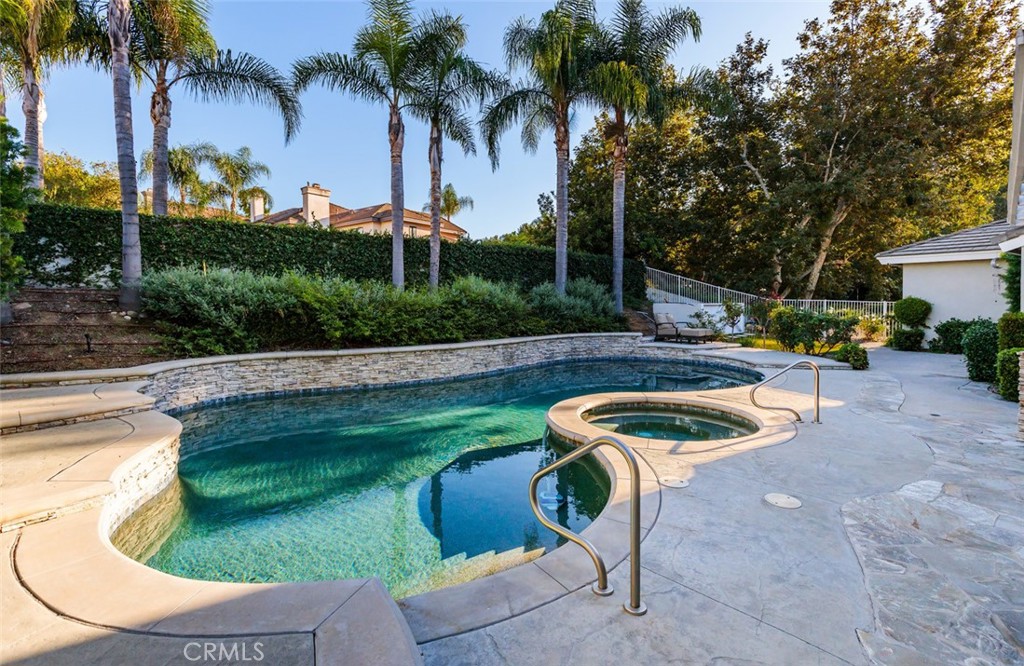 230 S Willowcreek Lane