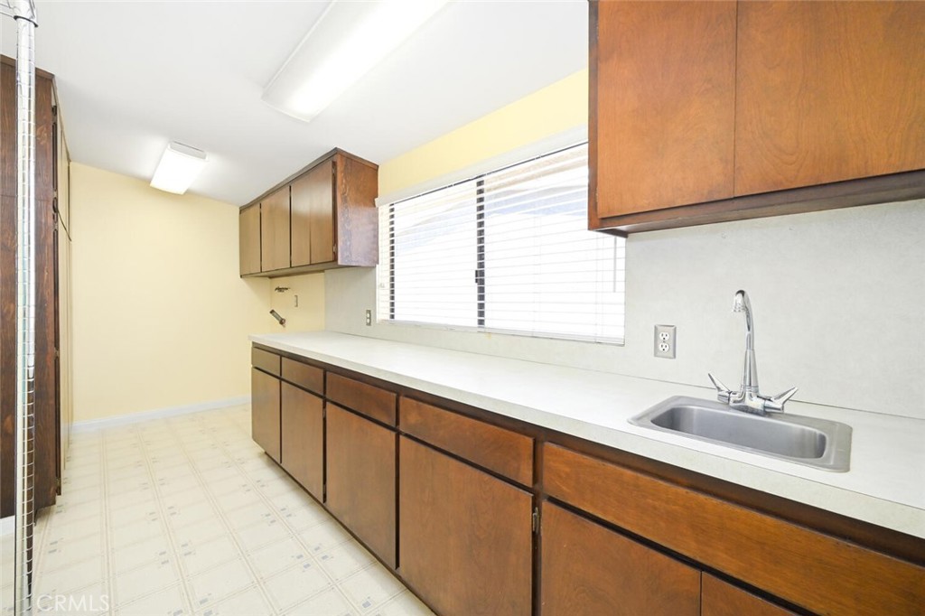 5732 E Oakbrook Street