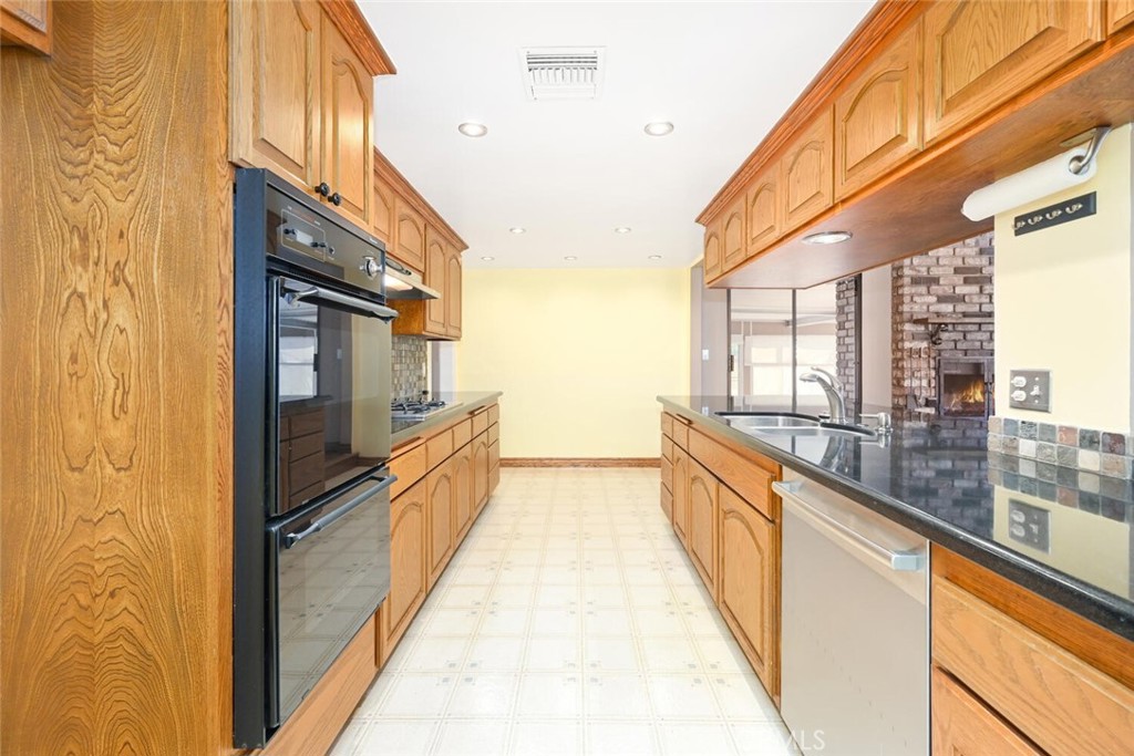 5732 E Oakbrook Street