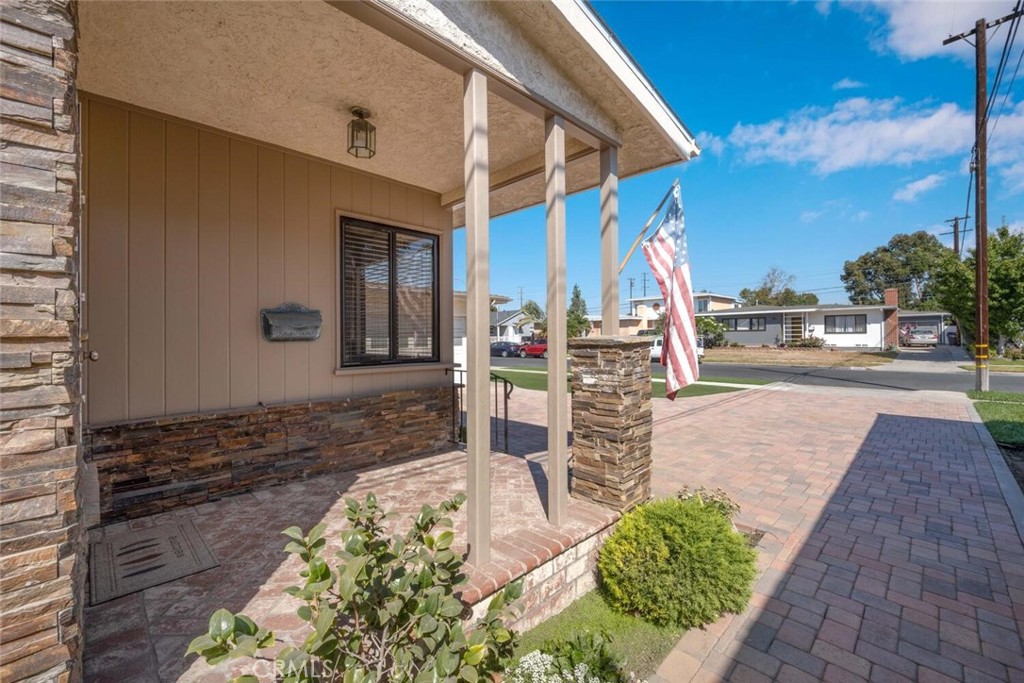 5732 E Oakbrook Street