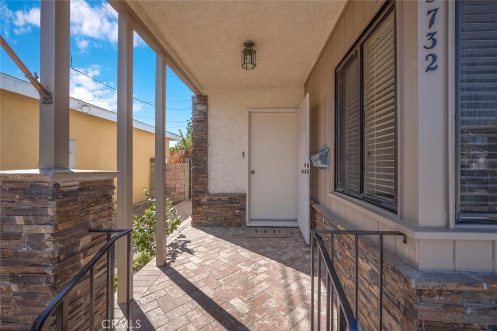 5732 E Oakbrook Street