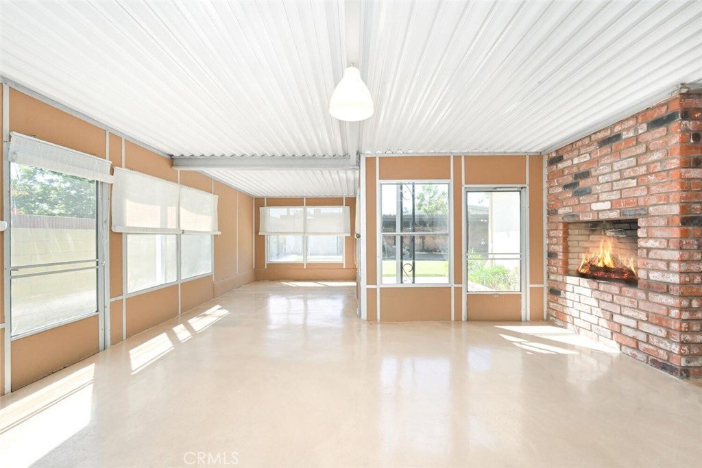 5732 E Oakbrook Street