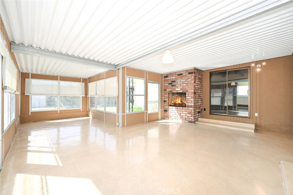 5732 E Oakbrook Street