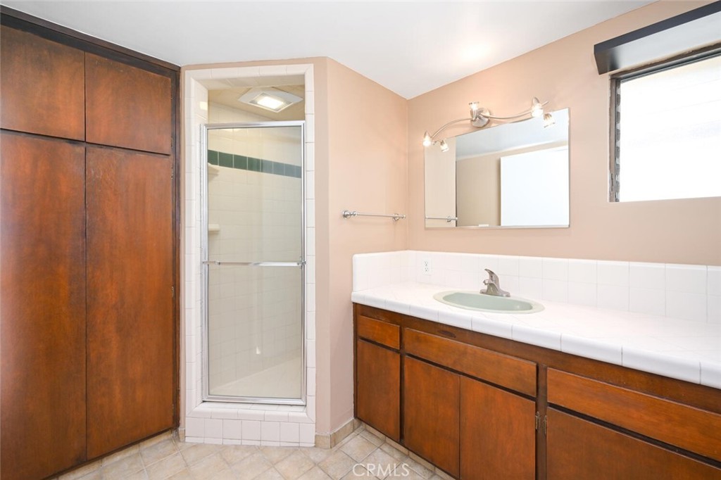 5732 E Oakbrook Street