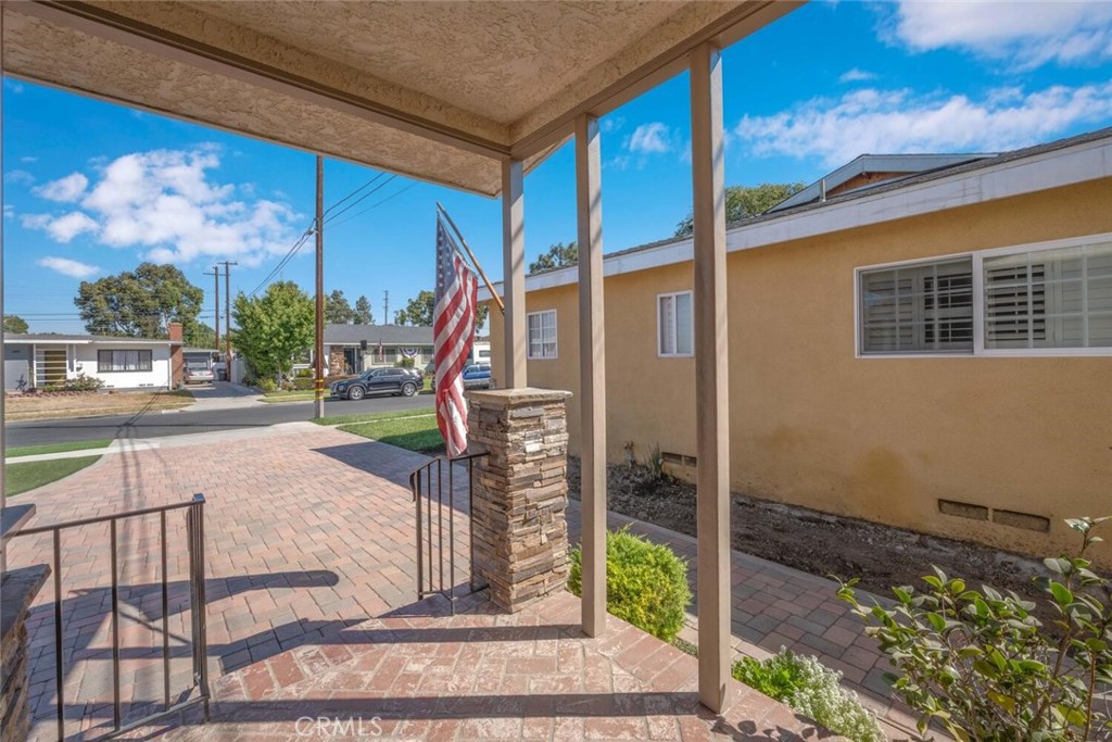 5732 E Oakbrook Street