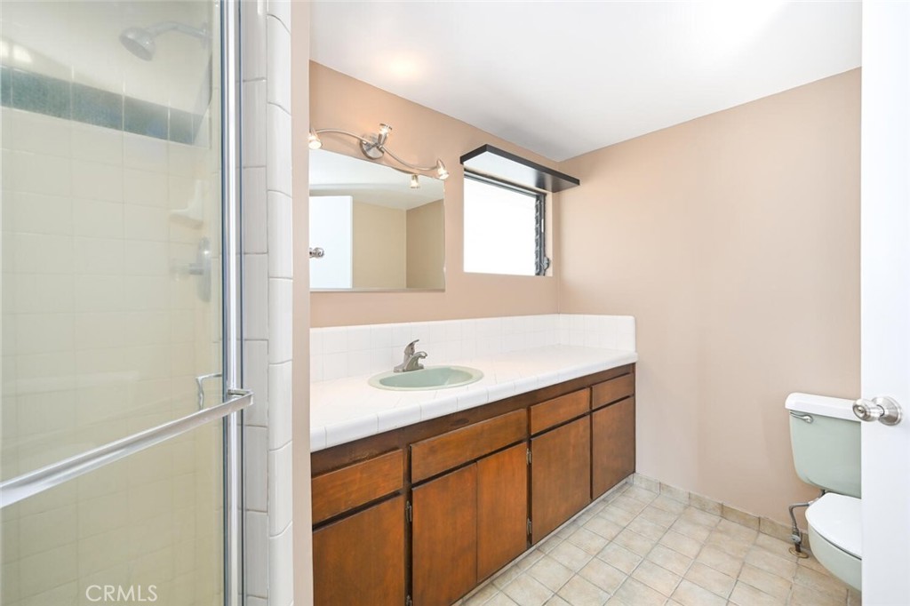 5732 E Oakbrook Street