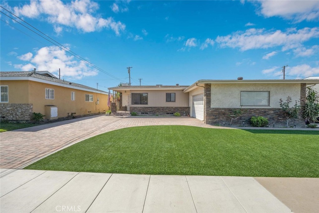 5732 E Oakbrook Street