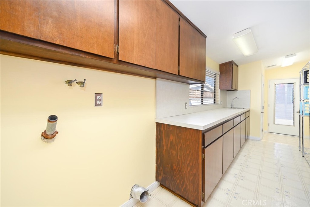 5732 E Oakbrook Street