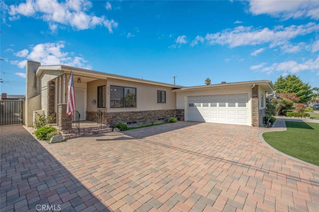 5732 E Oakbrook Street