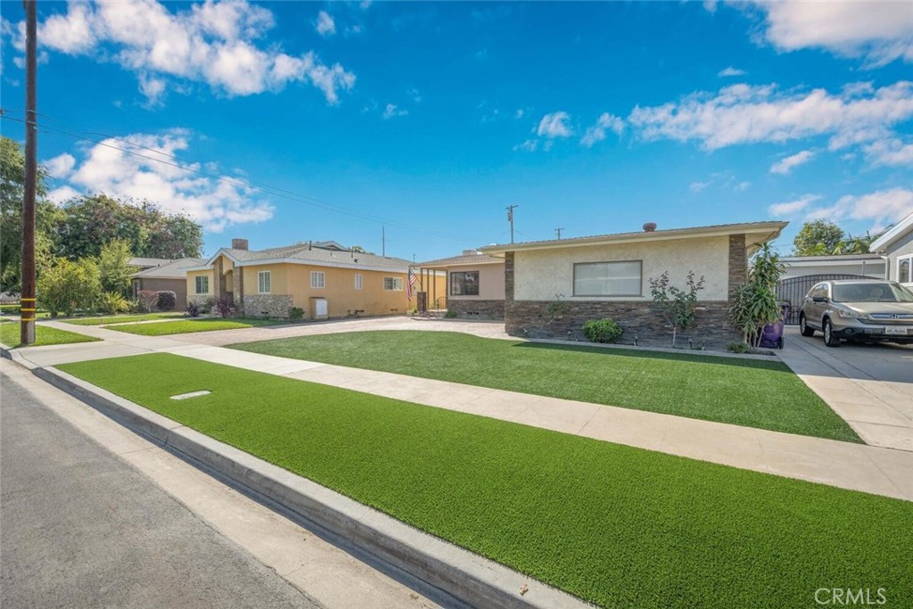 5732 E Oakbrook Street