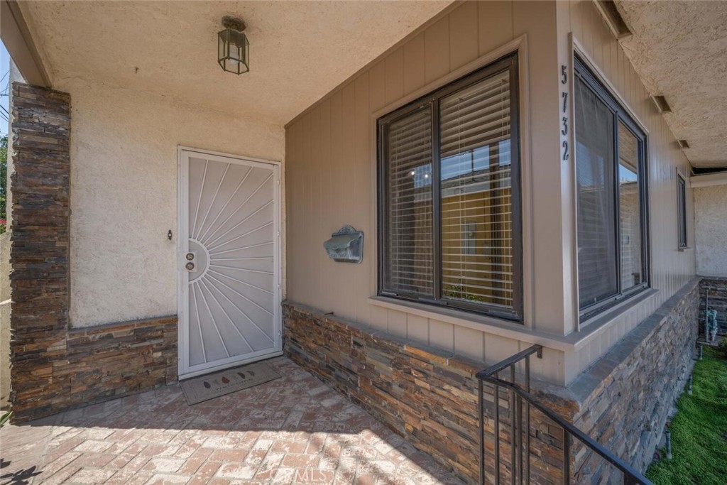 5732 E Oakbrook Street