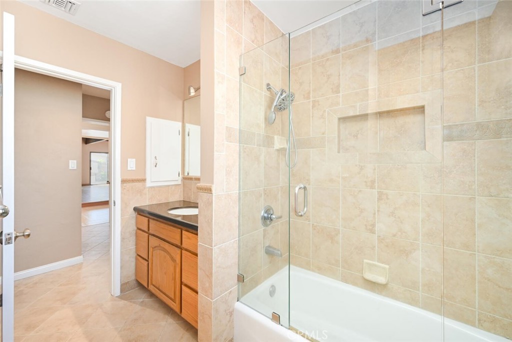 5732 E Oakbrook Street