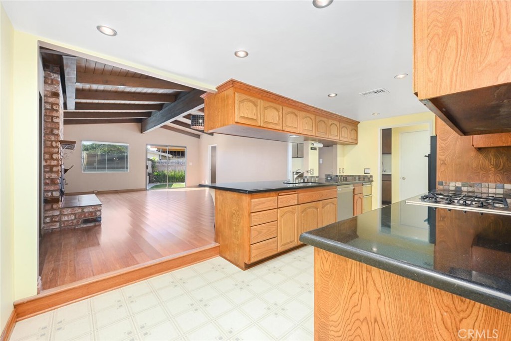 5732 E Oakbrook Street