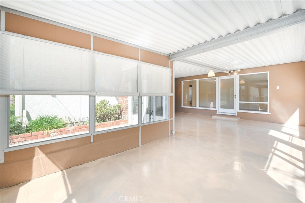 5732 E Oakbrook Street