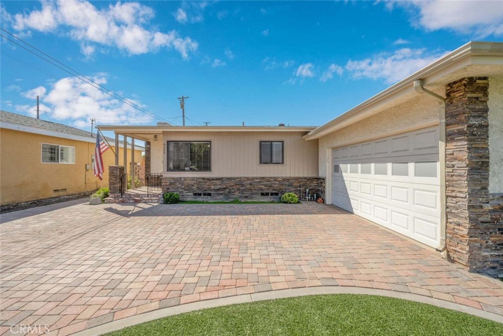 5732 E Oakbrook Street