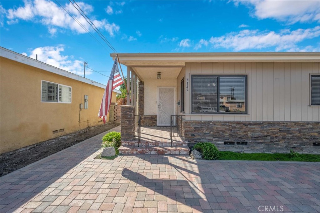 5732 E Oakbrook Street