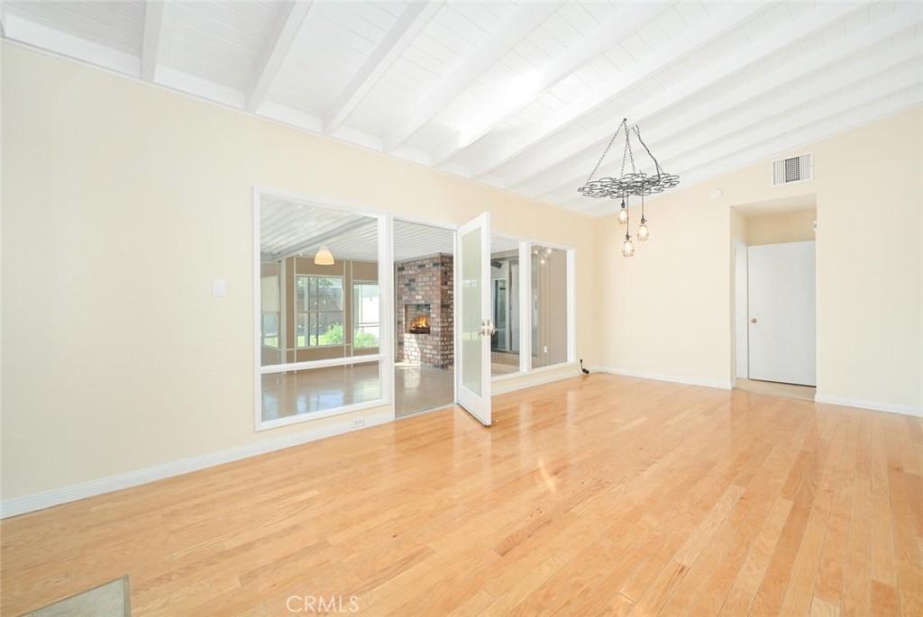 5732 E Oakbrook Street