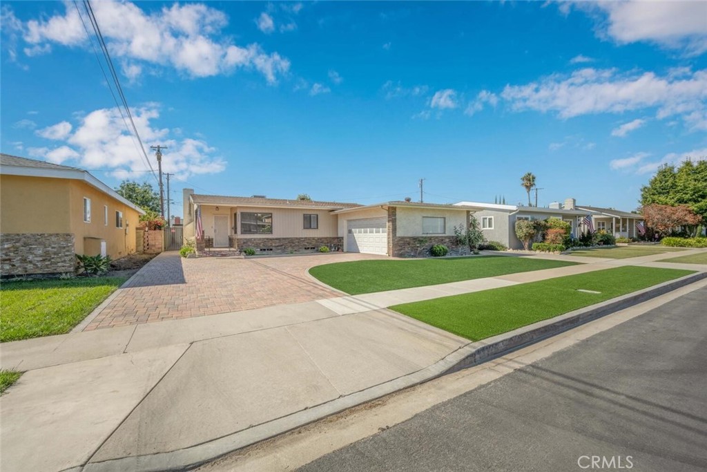 5732 E Oakbrook Street