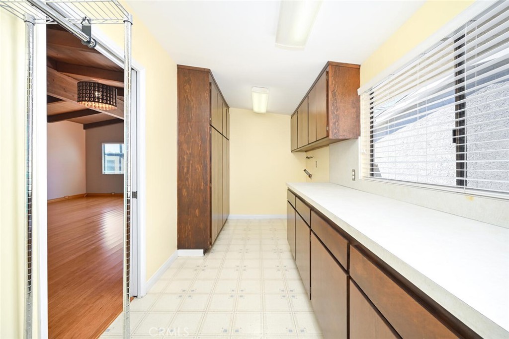 5732 E Oakbrook Street