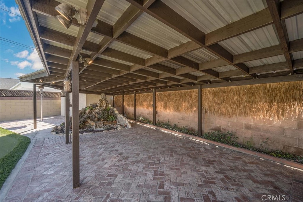 5732 E Oakbrook Street